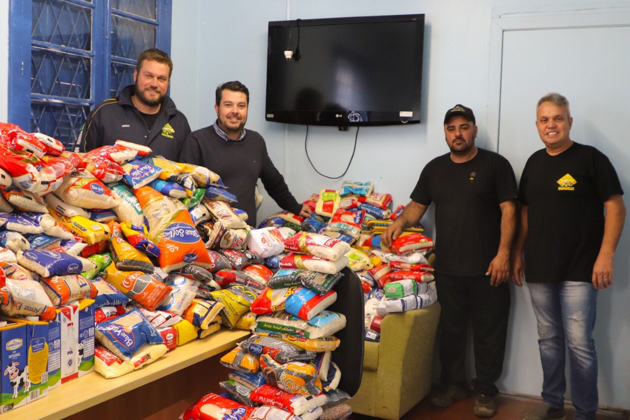 Equipe Mato Ou Morro Arrecadou Mais De Meia Tonelada De Alimentos