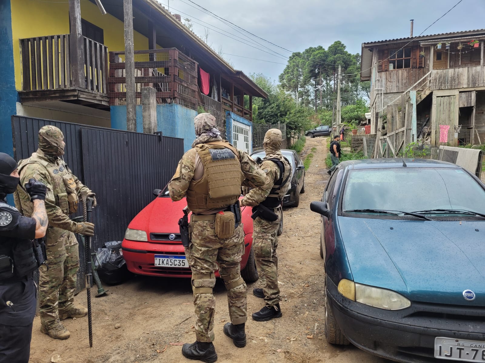 Canela Polícia Civil realiza operação em área conflagrada pelo