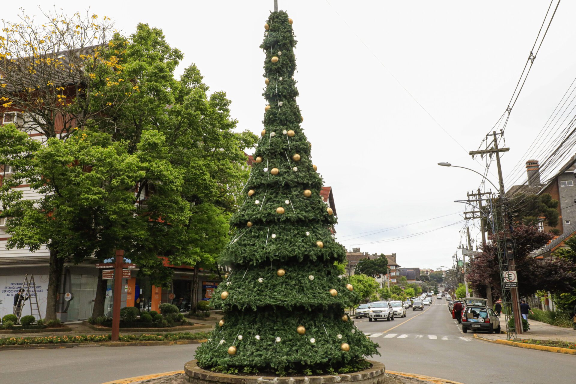 Gramado já está sendo decorada para o 36º Natal Luz - Portal Leouve