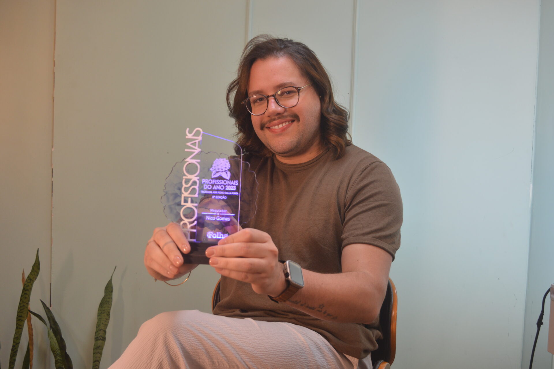 Conheça o maquiador Nico Gomes Portal da Folha