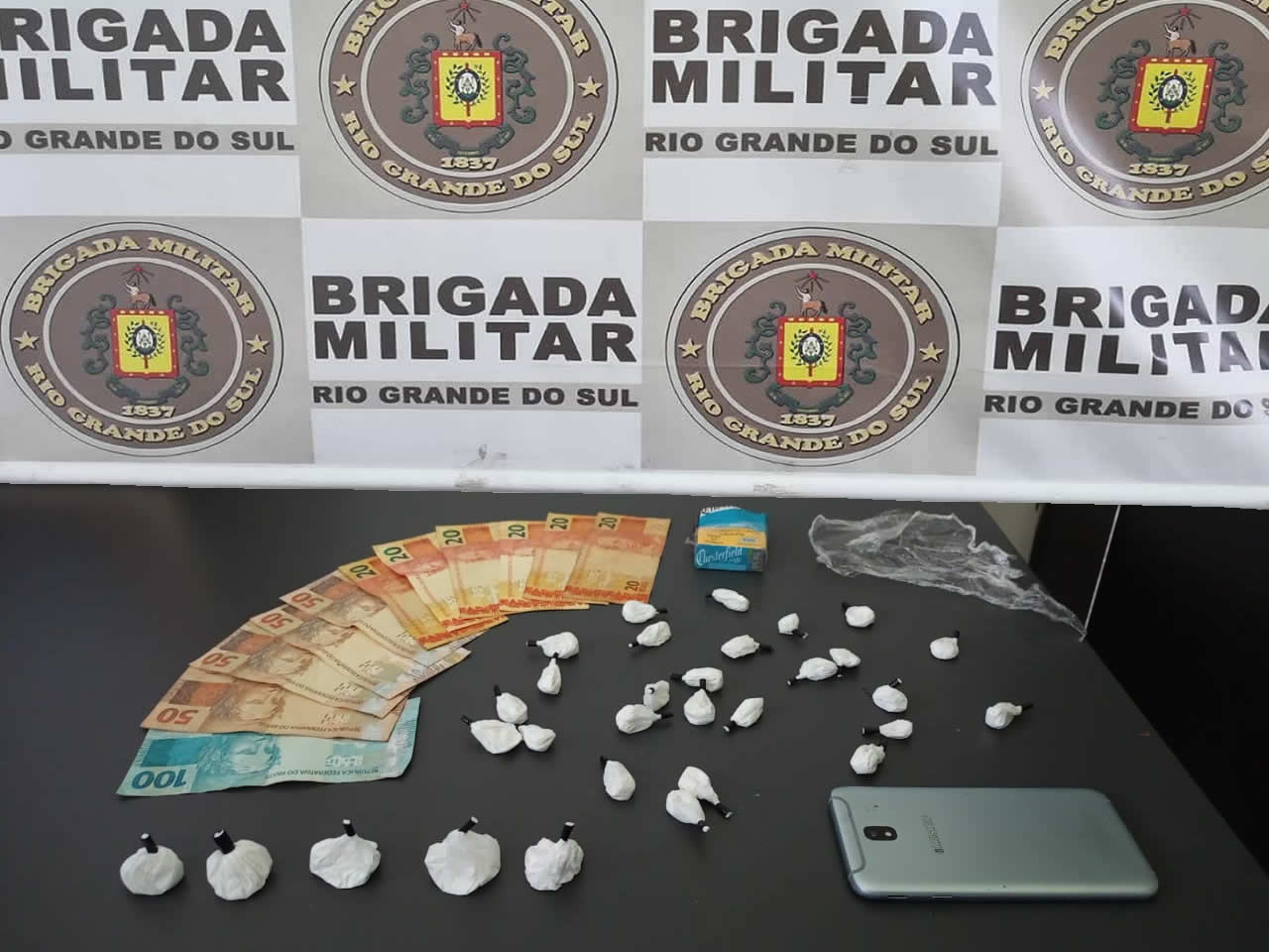 Brigada Militar prende traficante com 31 buchas de cocaína no bairro ...