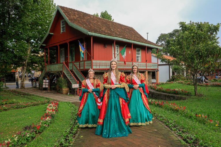 Festa da Colônia de Gramado apresenta novos trajes das soberanas inspirados nas etnias colonizadoras
