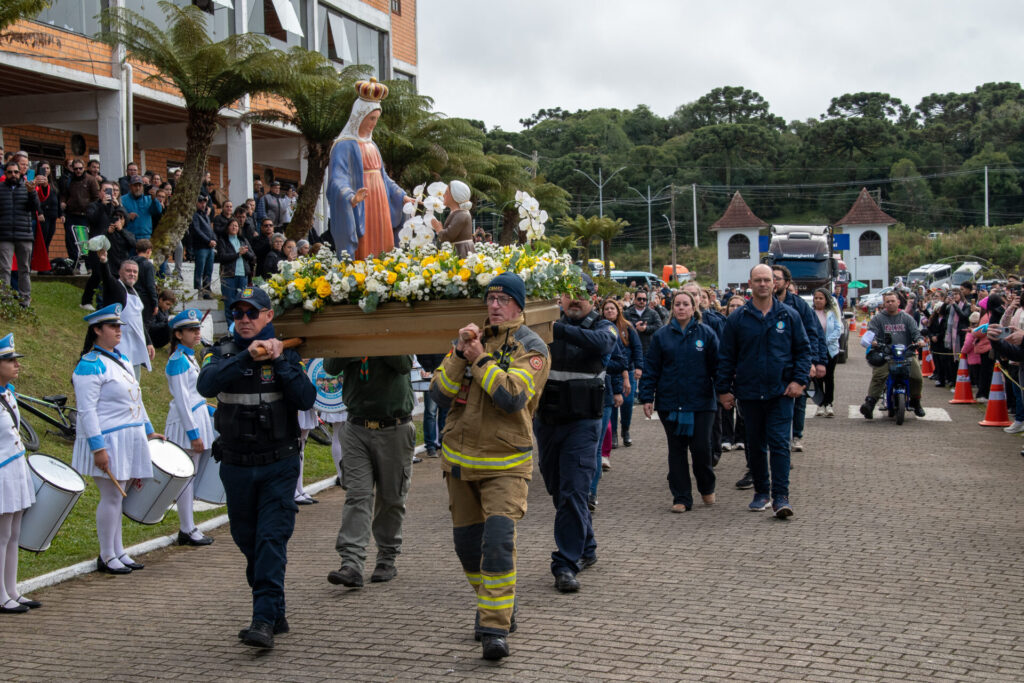 Terço Luminoso e Romaria a Pé encerram festejos à Nossa Senhora de Caravaggio