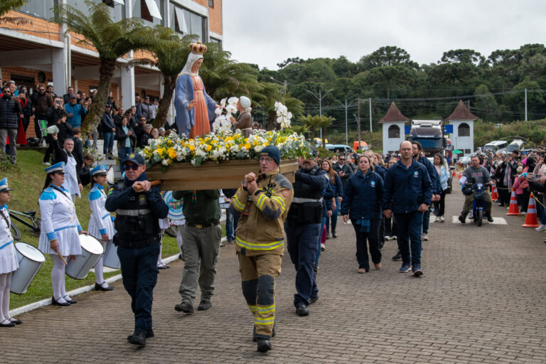 Terço Luminoso e Romaria a Pé encerram festejos à Nossa Senhora de Caravaggio