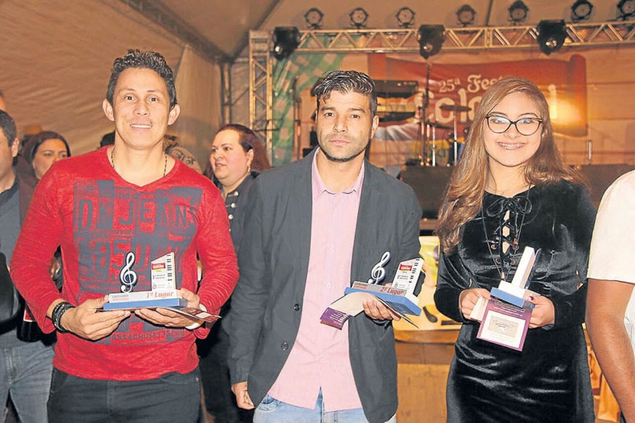 Fotos: Rita Souza - Na categoria sertanejo, todos os prêmios ficaram em Canela, com Daniel Rocha, em primeiro, Fabinho Pereira, em segundo, e Maria Cláudia W. Behling, em terceiro