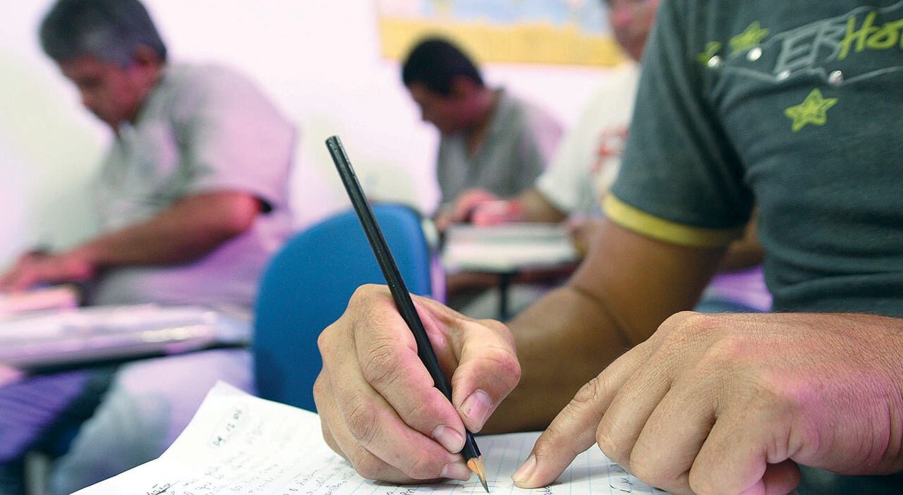 Cidade oferece diversas opções de educação de jovens e adultos, para ensinos fundamental e médio, inclusive à distância