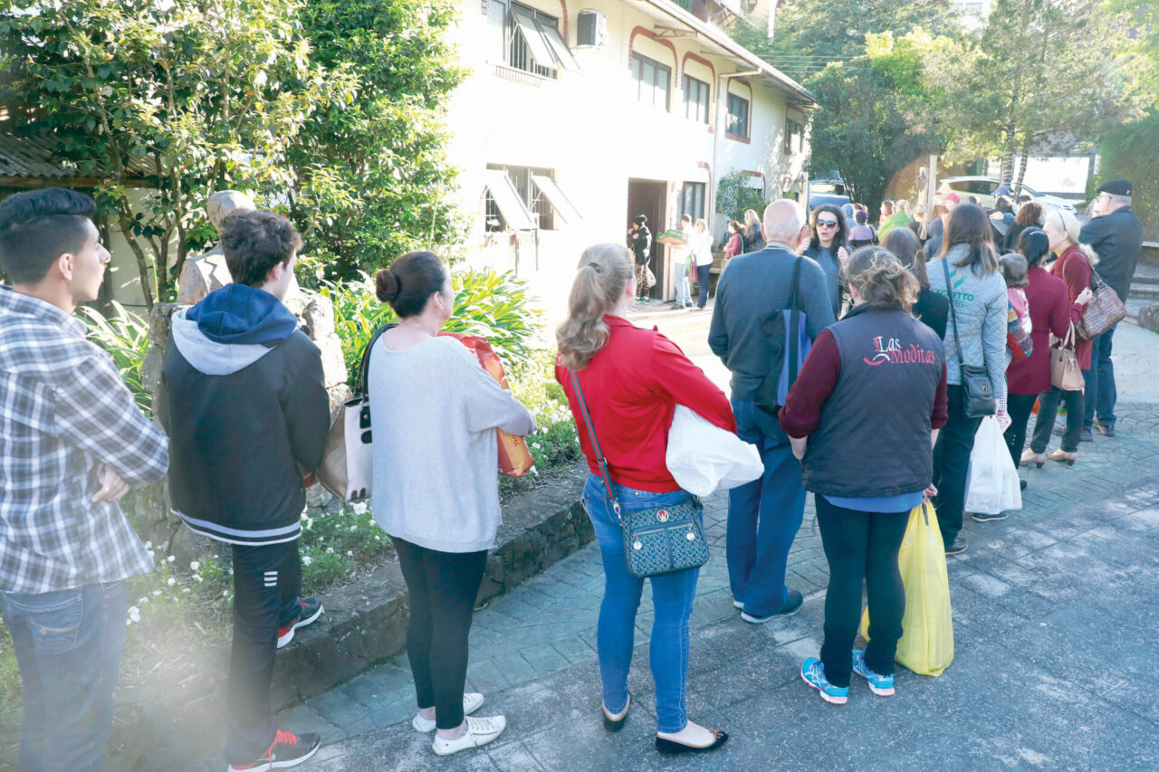 16_10_2017_32Natal Luz de Gramado - Troca dos ingressos para os espetaculos beneficientes. Foto Cleiton Thiele/SerraPress