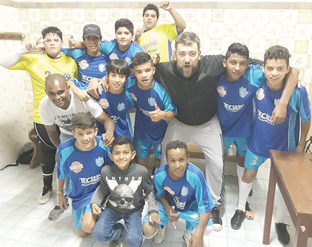 Foto: Reprodução - Gênios da Bola B comemorando sua passagem para a final
