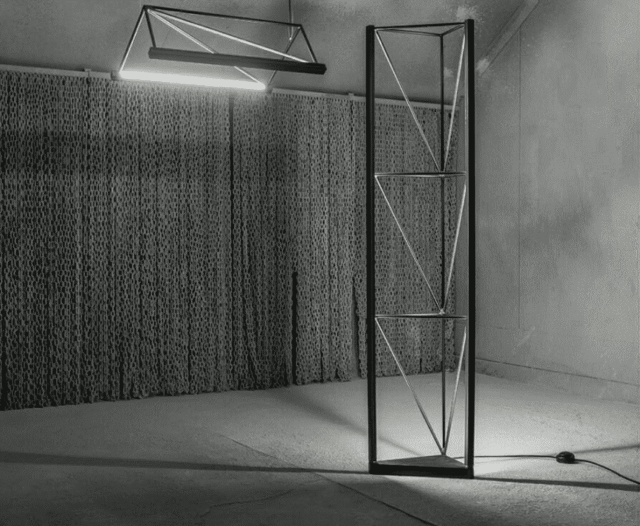 Integrará a mostra o trabalho Luminária Diagonal (2016), do então acadêmico de Design da UCS Gabriel Barberio, vencedor do Prêmio Salão Design. Foto: Gabriel Barberio.