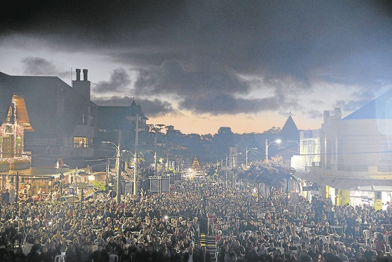 Foto: Serra Press - Público durante espetáculo do Sonho de Natal
