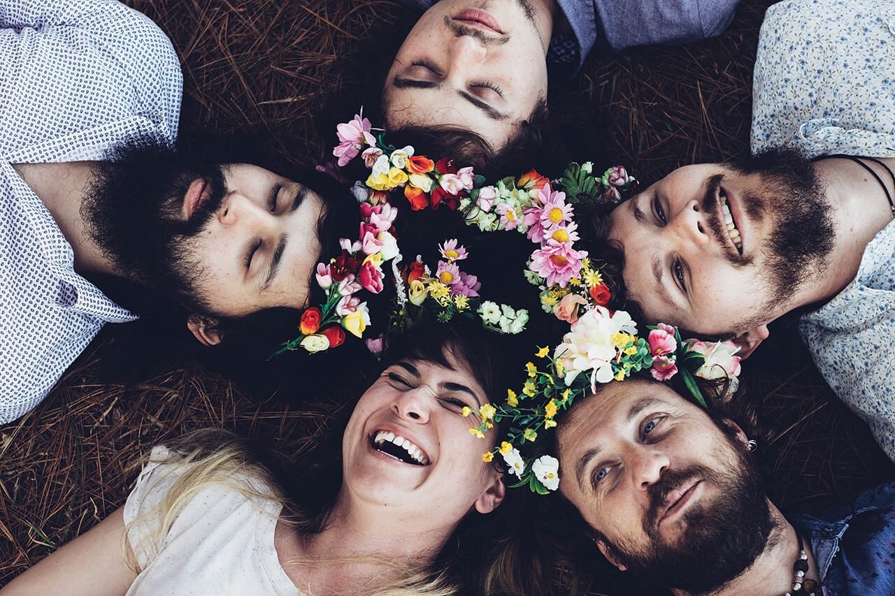 Foto: Breno Galtier Photography / Divulgação - A Banda Mais Bonita da Cidade abre a série de shows nacionais da Páscoa em Canela, que ainda traz a cantora Tiê e o grupo Voice In