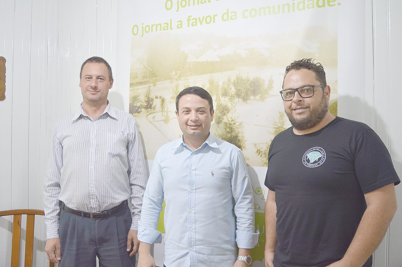 Foto: Francisco Rocha - Secretário Luciano Melo e parte de sua equipe em visita à Folha de Canela