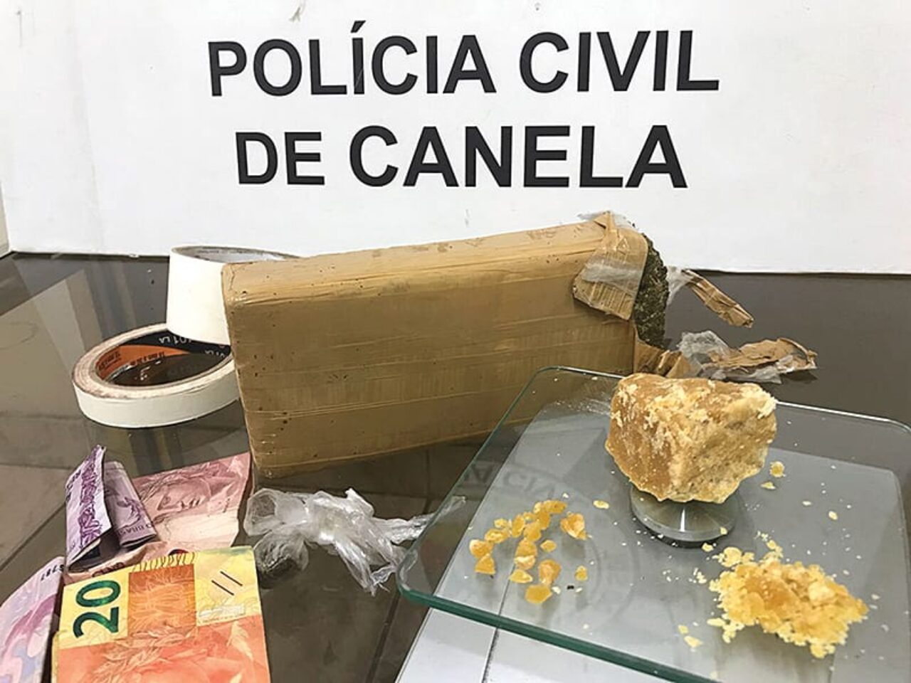 Quantidade de crack apreendido renderia pelo menos 440 pedras da droga, muitas, seriam consumidas no local - Foto: Reprodução/DP Canela