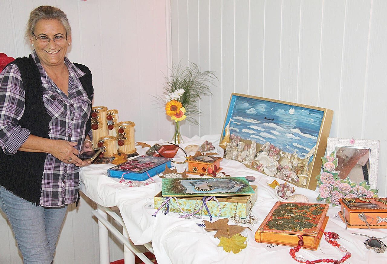 Foto: Rita Souza - Marlene Santos abriu o espaço com sua exposição de materiais recicláveis