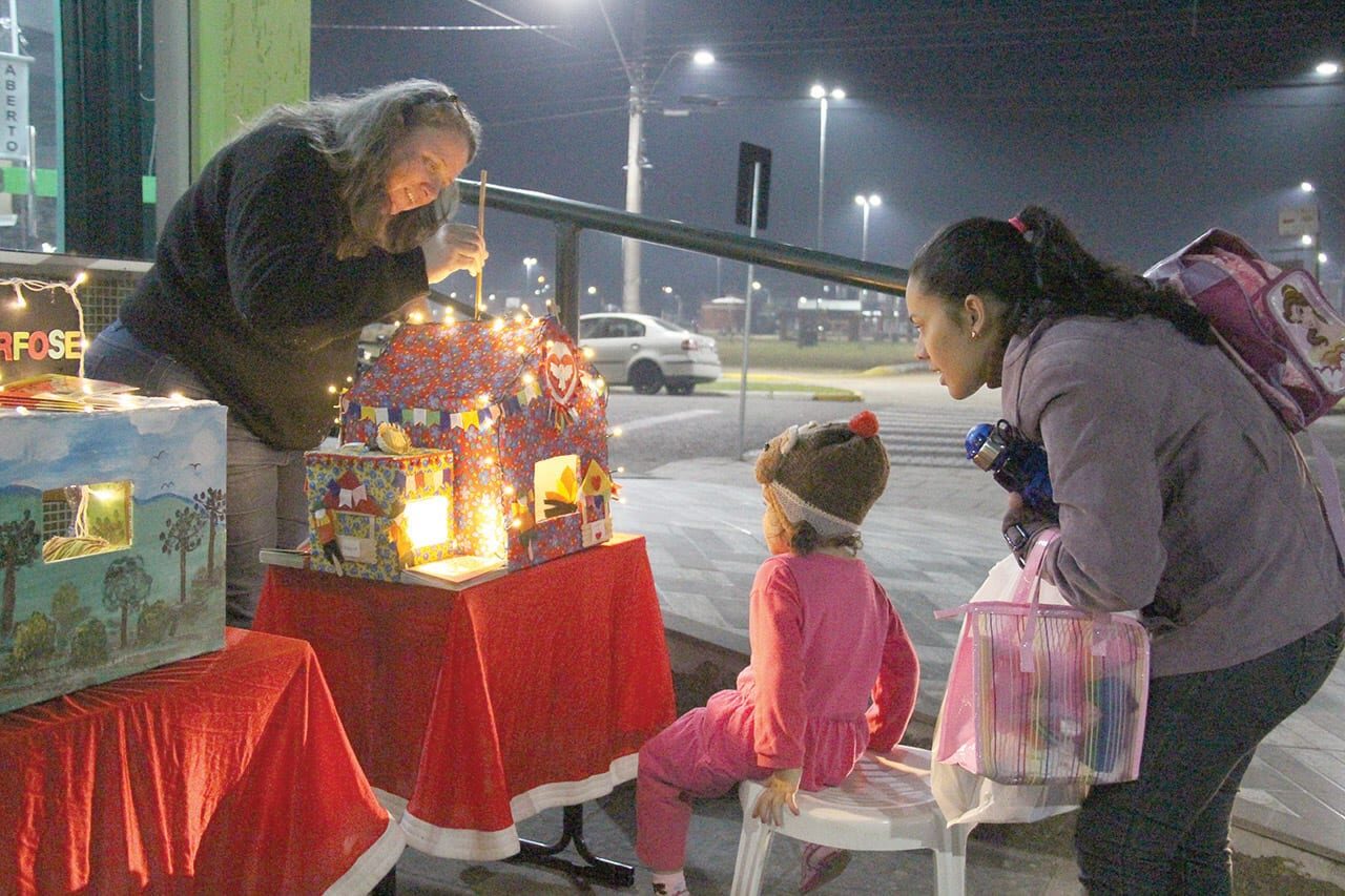 Foto: Taís Berti  - Teatro Lambe-lambe, na esquina do Parque do Lago