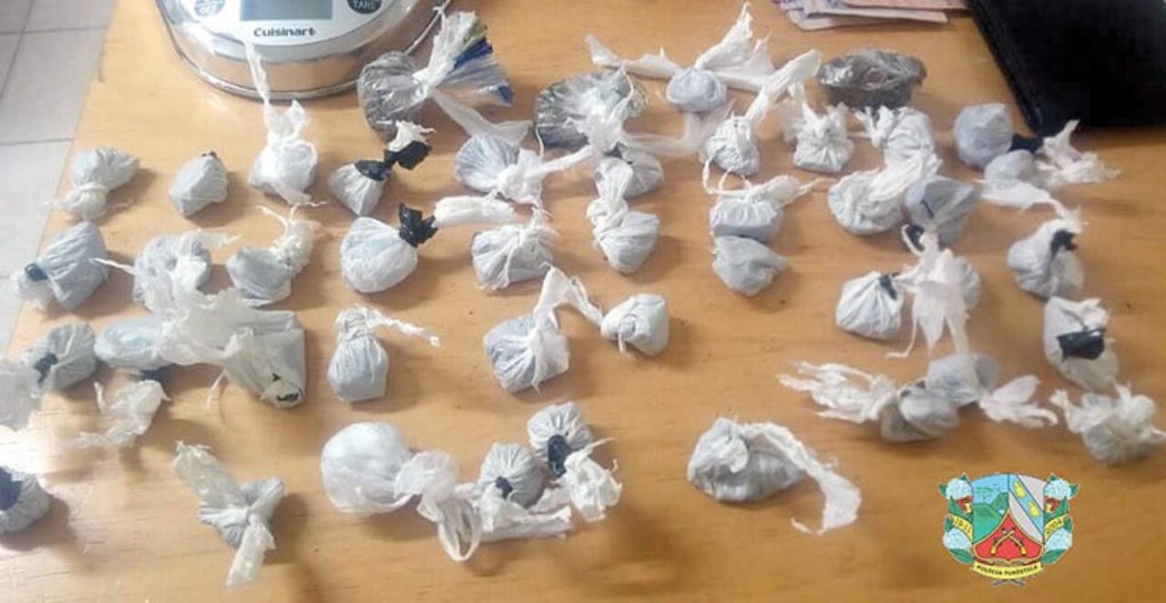 17 - Homem é preso com 45 porções de maconha