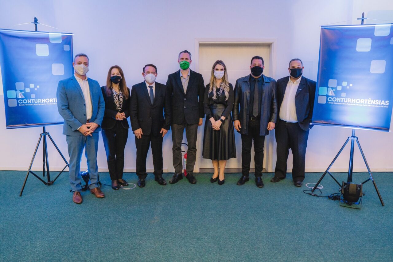 2 Angelo Sanchez Thurler, Rosa Helena Pereira Volk, Ronaldo Santini, Daniel José Hillebrand, Lisa Gottschalk, Rafael Castello Costa e Eduardo Costa