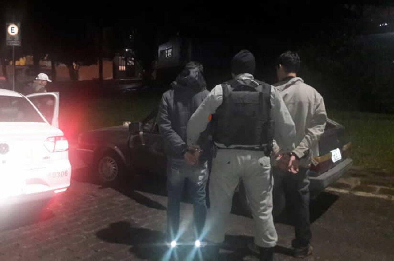 20-05 BM CANELA PRENDE DUPLA POR TRÃ FICO DE DROGAS2