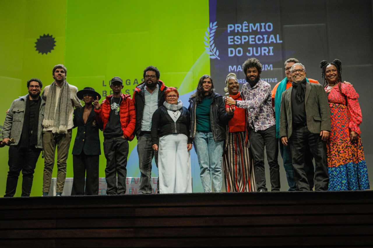 50º Festival de Cinema de Gramado - 20-08-2022 - Longa-metragem brasileiro – Prêmio especial do Juri a Marte Um de Gabriel Martins, entregue por Sabrina Fidalgo representando os jurados dos longas brasileiros | Foto: Edison Vara/Agência Pressphoto