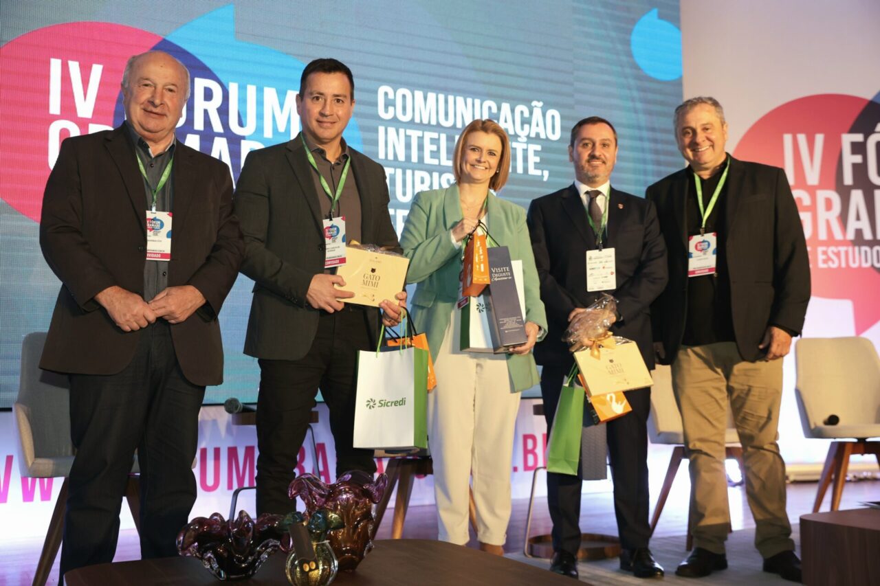 Luia Barbacovi, Sandro Caron de Moraes, Shirlei Paravisi, Andrei Passos Rodrigues e Cláudio Souza. Foto: Dinarci Borges