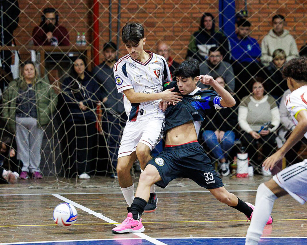 Encerrando a etapa, o clássico canelense entre Olé Futsal e Elite Futsal movimentou o Ginásio Carlinhos das Vila