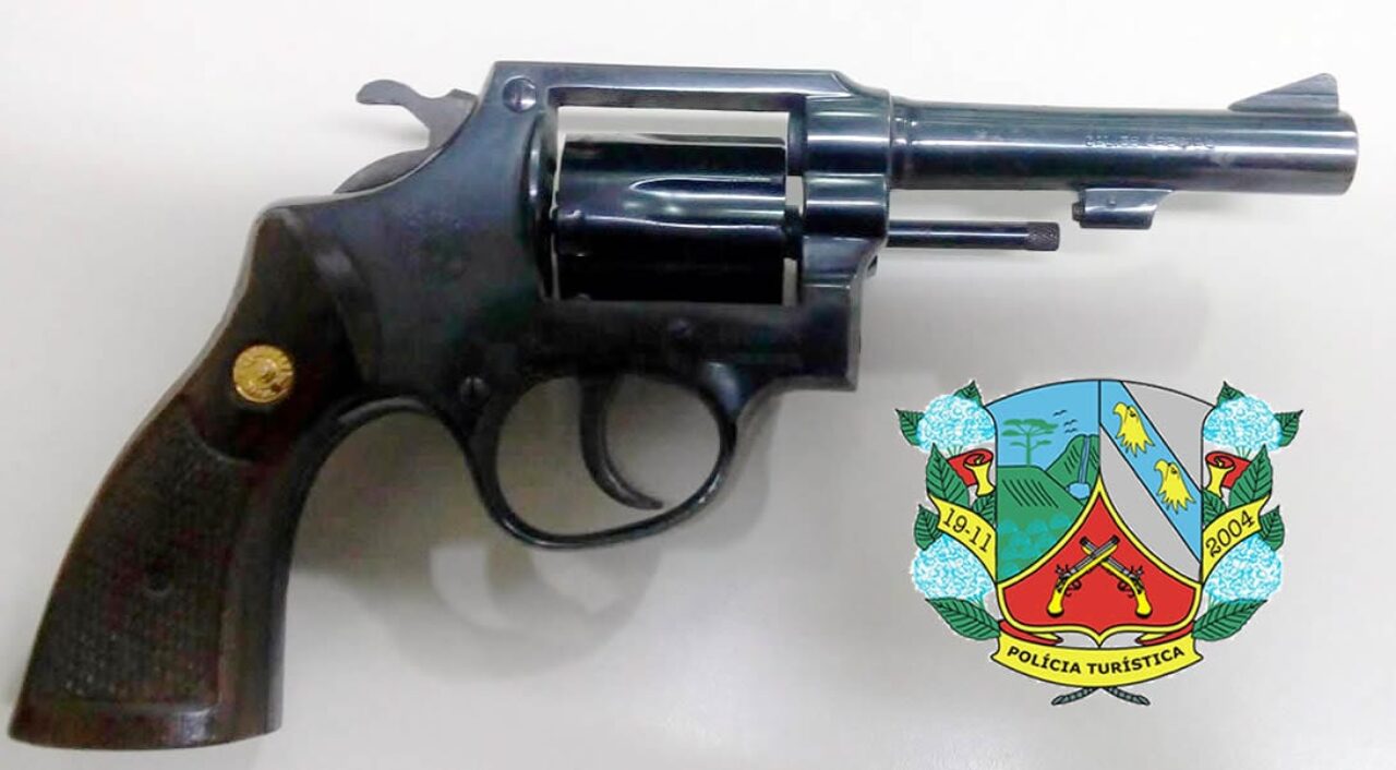 22-02 - BM PRENDE PORTE ILEGAL DE ARMA DE FOGO EM CANELA