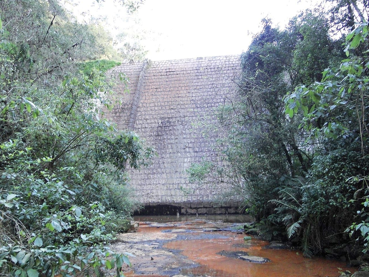 Arroio Santa Terezinha, na saída da Barragem da Vila Suzana - Foto: Arquivo Folha