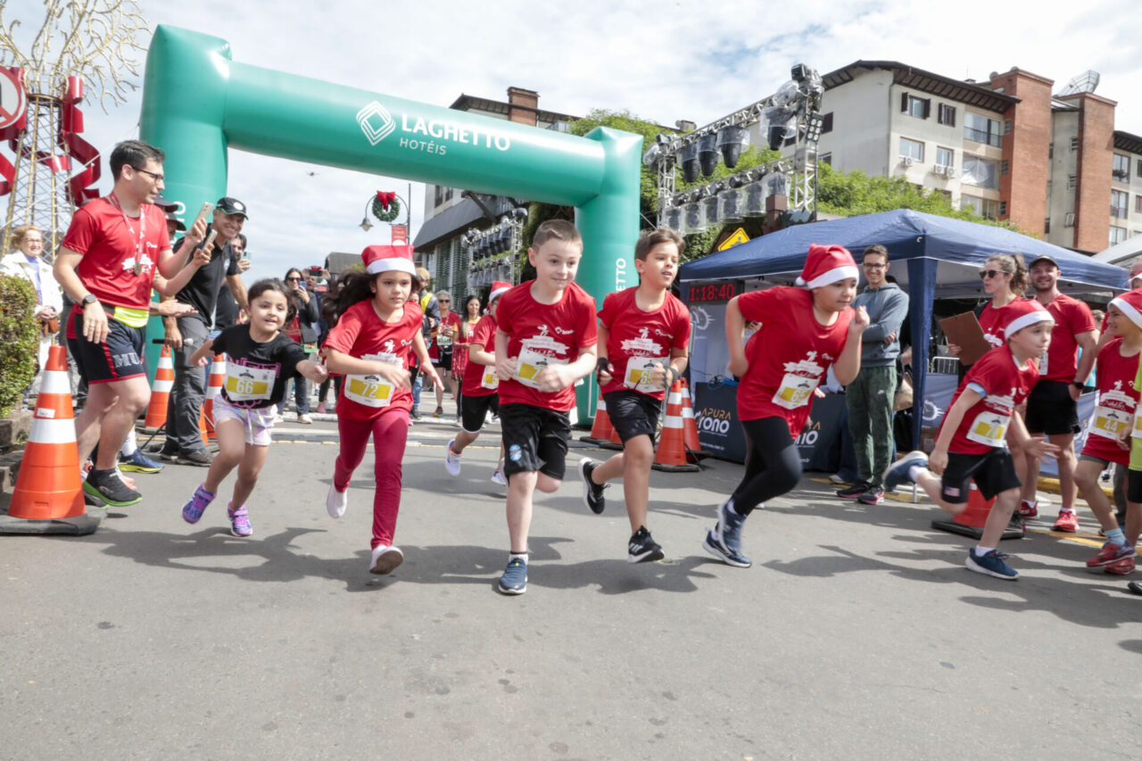 26_11_2023_38Natal Luz de Gramado - Corrida e Caminhada do Noel. Foto Cleiton Thiele/SerraPress