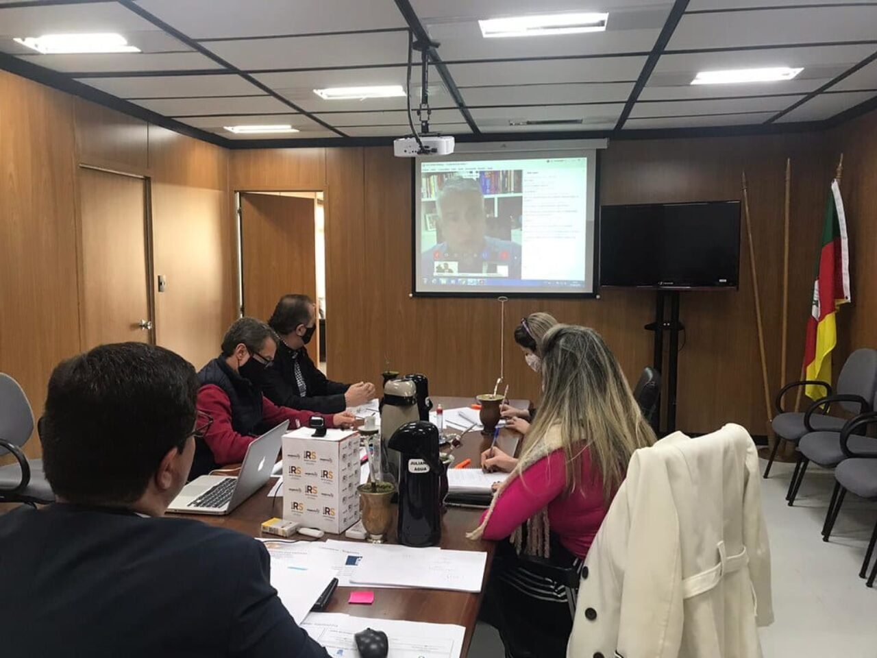 Secretário Meirelles e equipe da Secretaria de Articulação e Apoio aos Municípios realizaram videoconferência - Foto: Ascom Samm