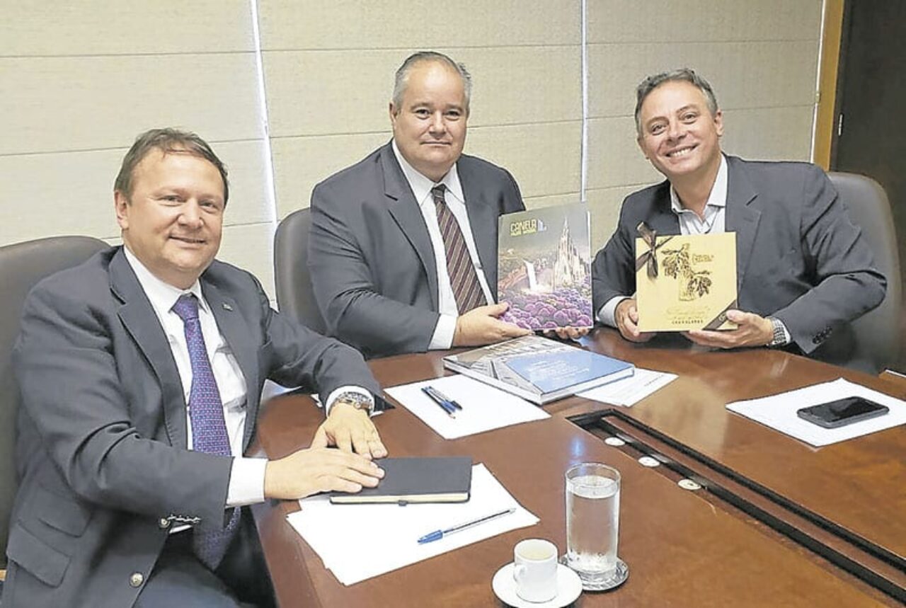 Foto: Divulgação - Secretário Nacional da Cultura - Diretor da Famurs, Mário Nascimento; Secretário Nacional de Cultura, José Henrique Medeiros Pires e Secretário de Turismo e Cultura, Ângelo Sanches