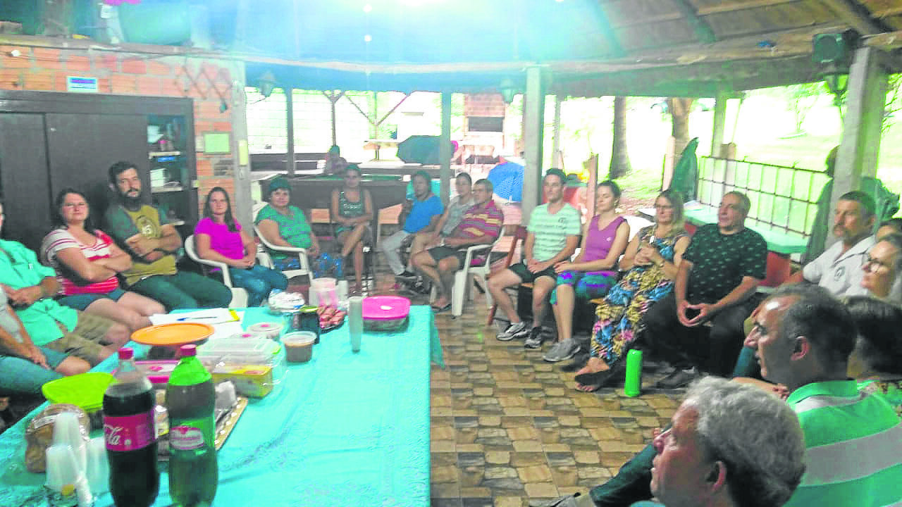 Fotos: Reprodução – Reunião do grupo contou com cerca de 30 moradores