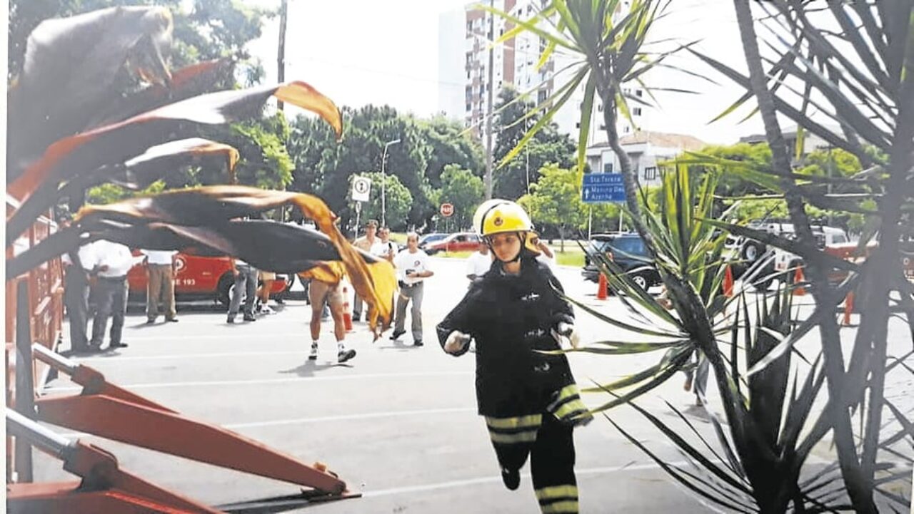 Marisa em prova técnica do Corpo de Bombeiros