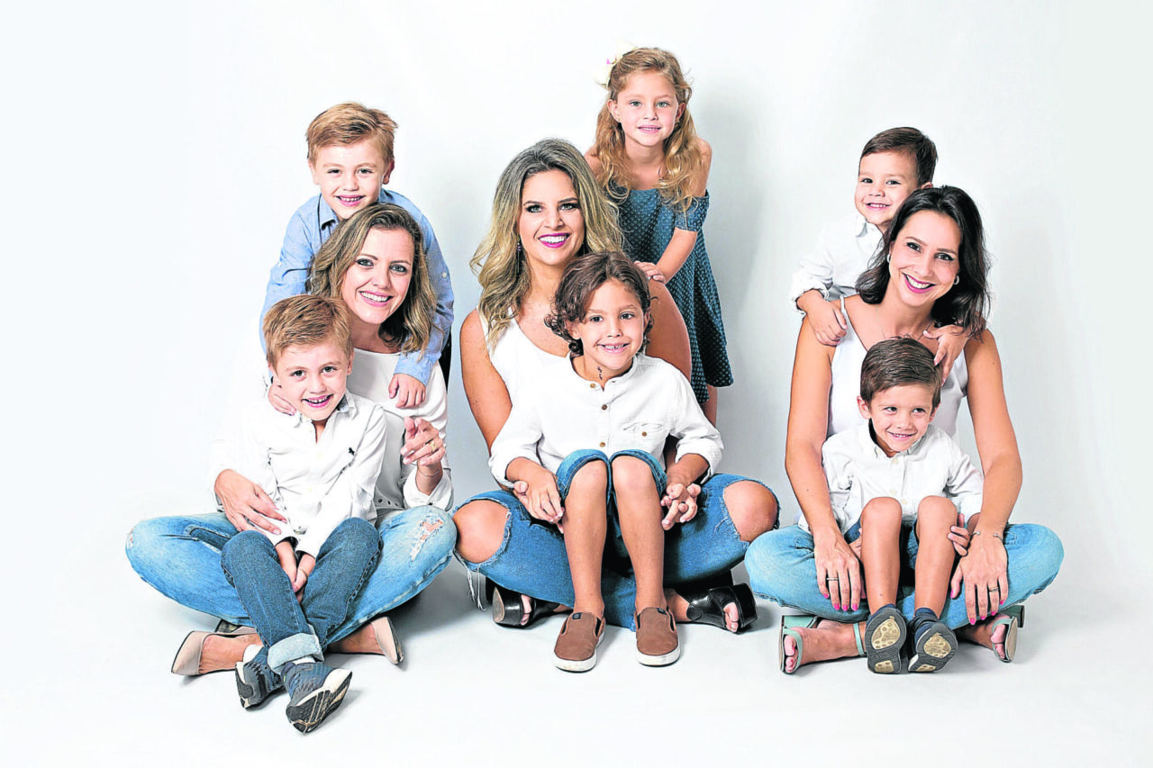 Foto: Fernanda Alves/Divulgação - Elisa Scheibe Marty, Vanessa Rocha e Thaís Reali, com seus filhos