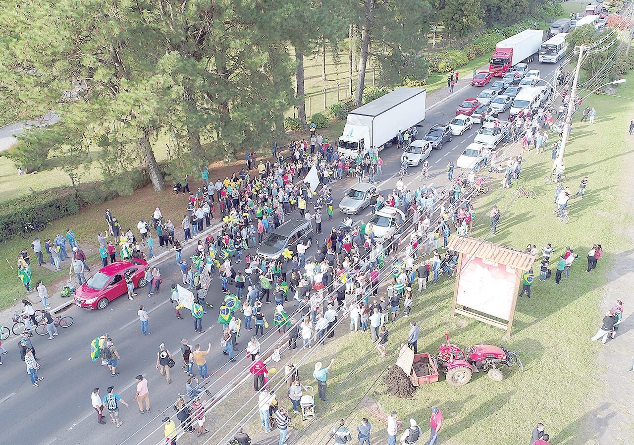 Foto: Mário Bertolucci/Especial -  Manifestação em seu ponto final, no Km 40 da RS 235