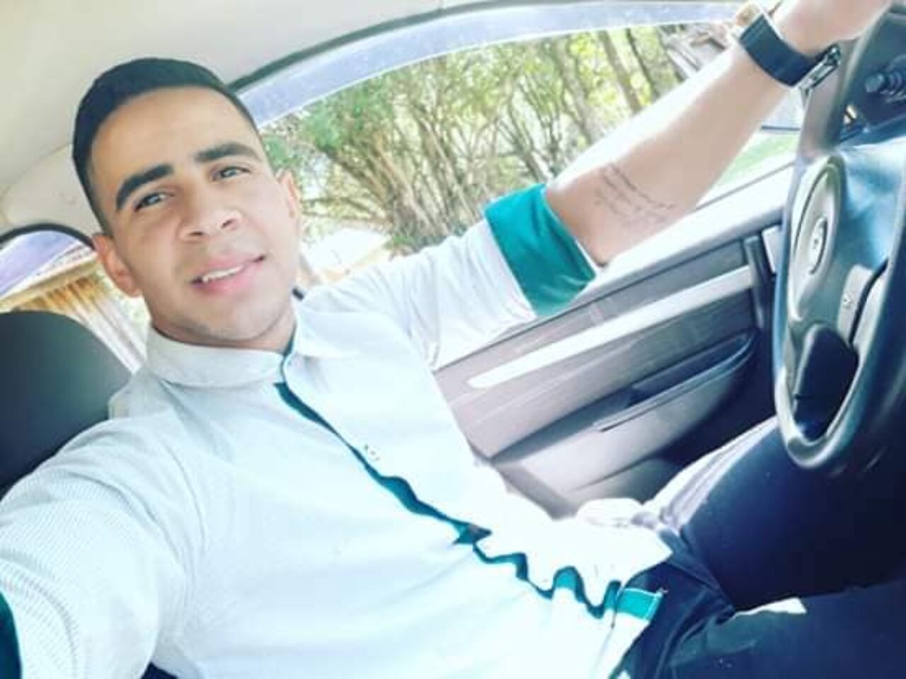 Vítima foi atacada a tiros