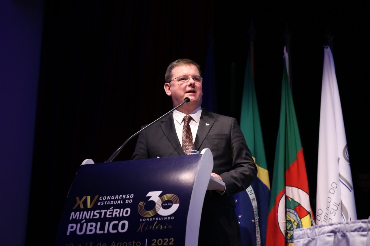 João Ricardo Santos Tavares durante o último Congresso Estadual do Ministério Público, realizado em 2022. Foto: Divulgação/AMPRS