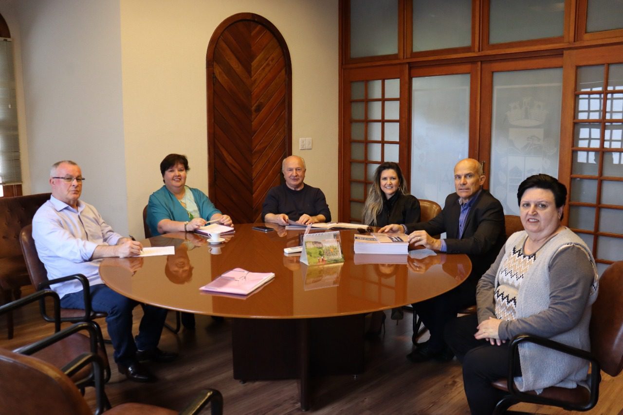 Foto: Reunião aconteceu na Prefeitura Municipal.