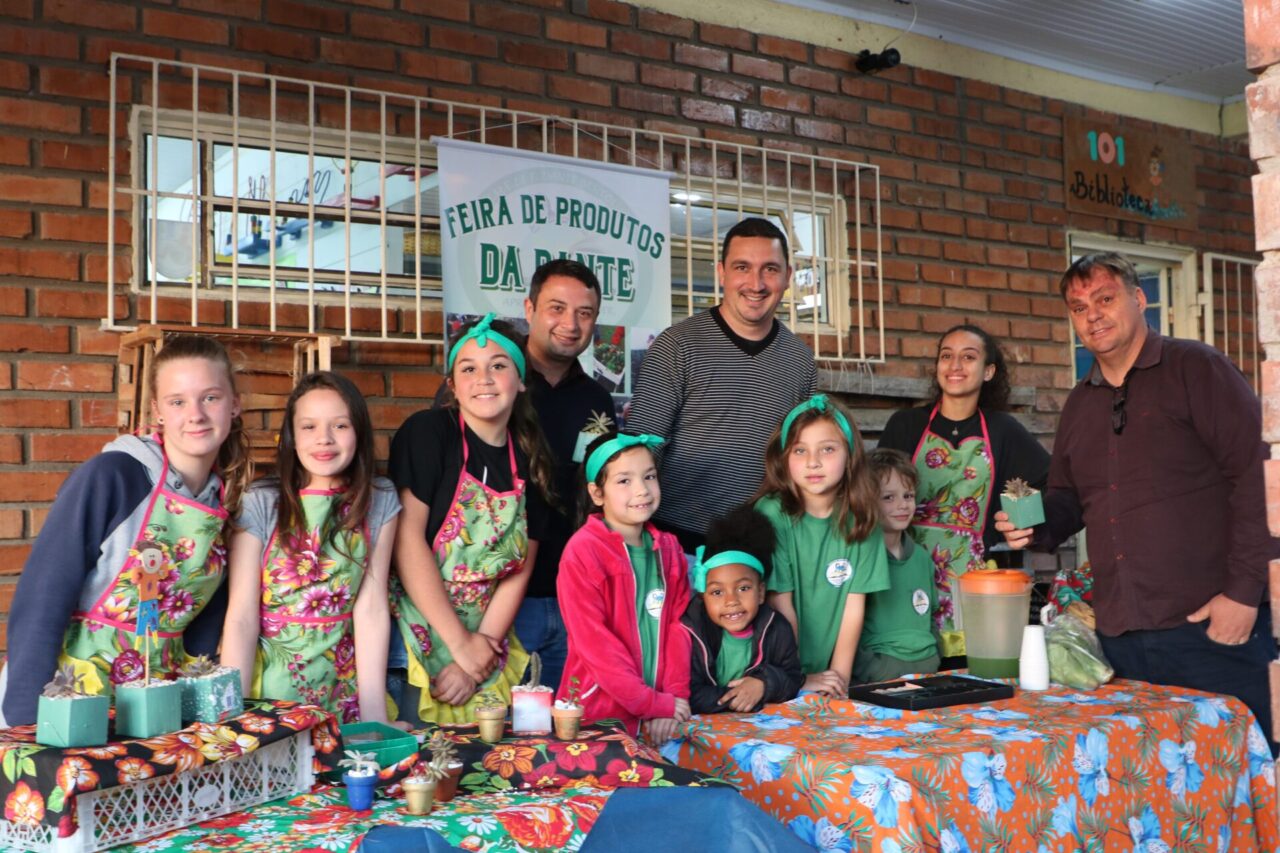 Alunos da Dante comercializam produtos cultivados na horta da escola