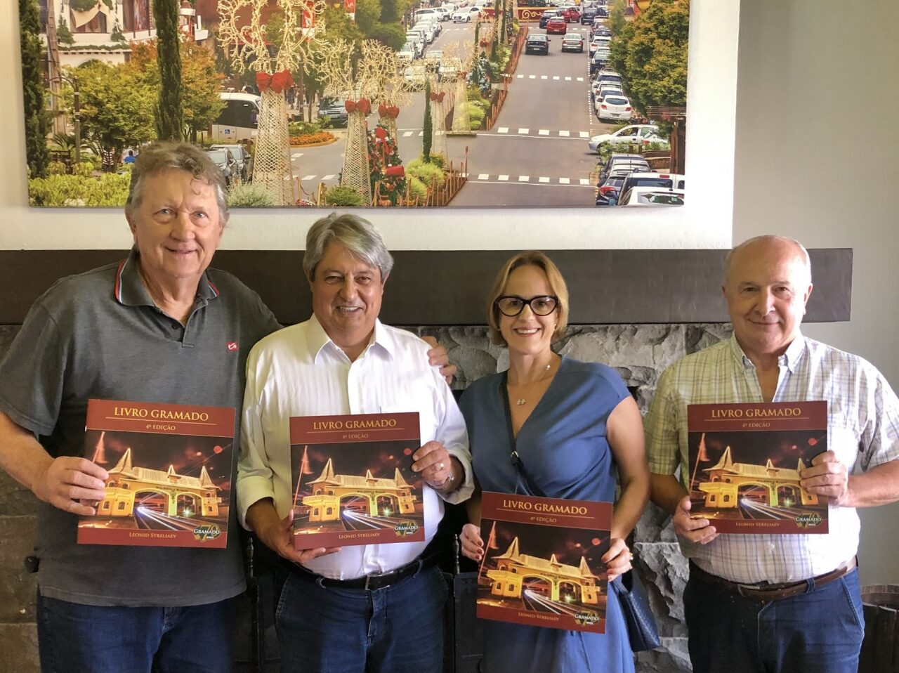 Apresentacao-Novo-Livro-de-GRAMADO-a-Prefeitura_foto-de-Valentin-Streliaev