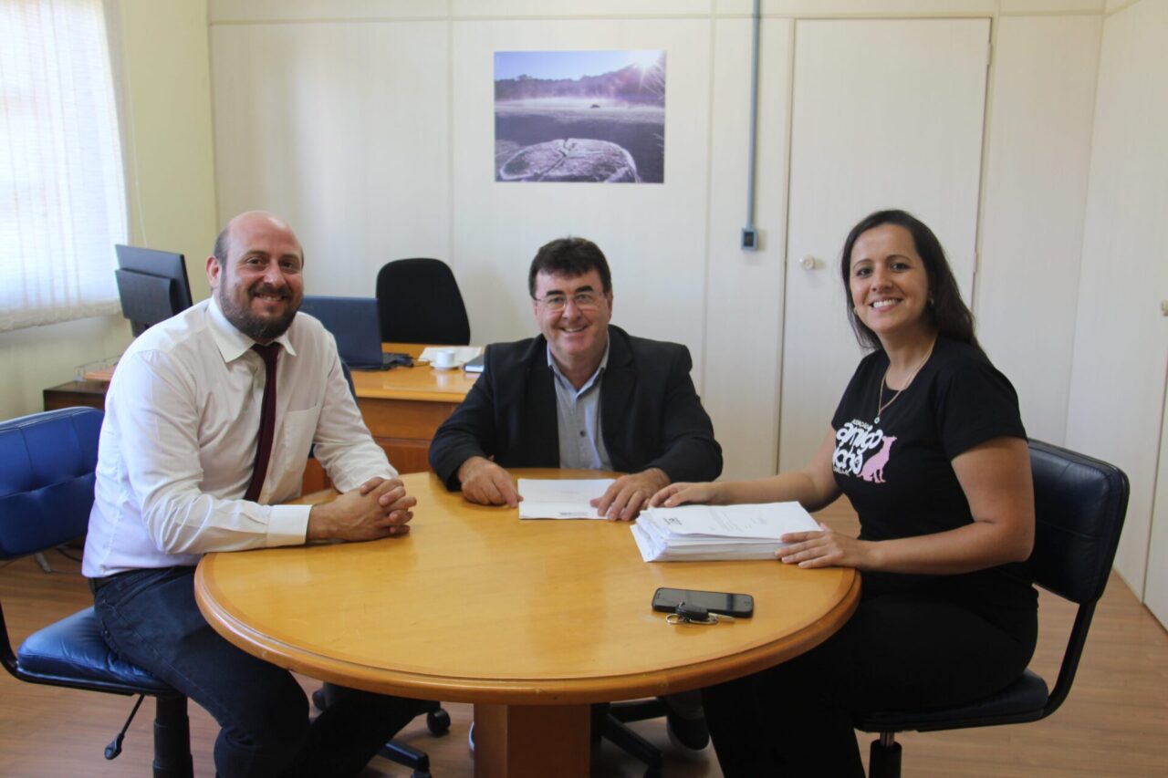 Associação Amigo Bicho entrega prestação de contas à Prefeitura