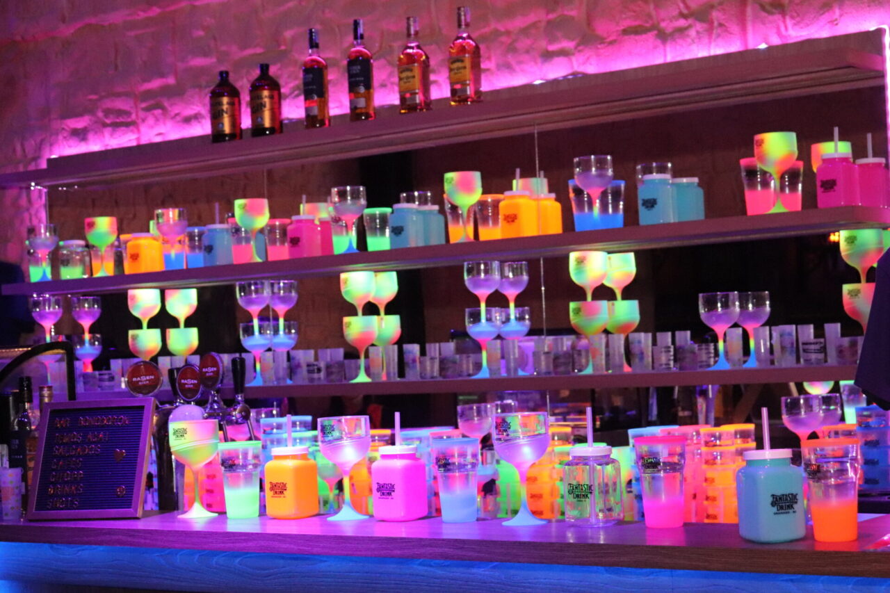 Bar Bonodoron - Fantastic House