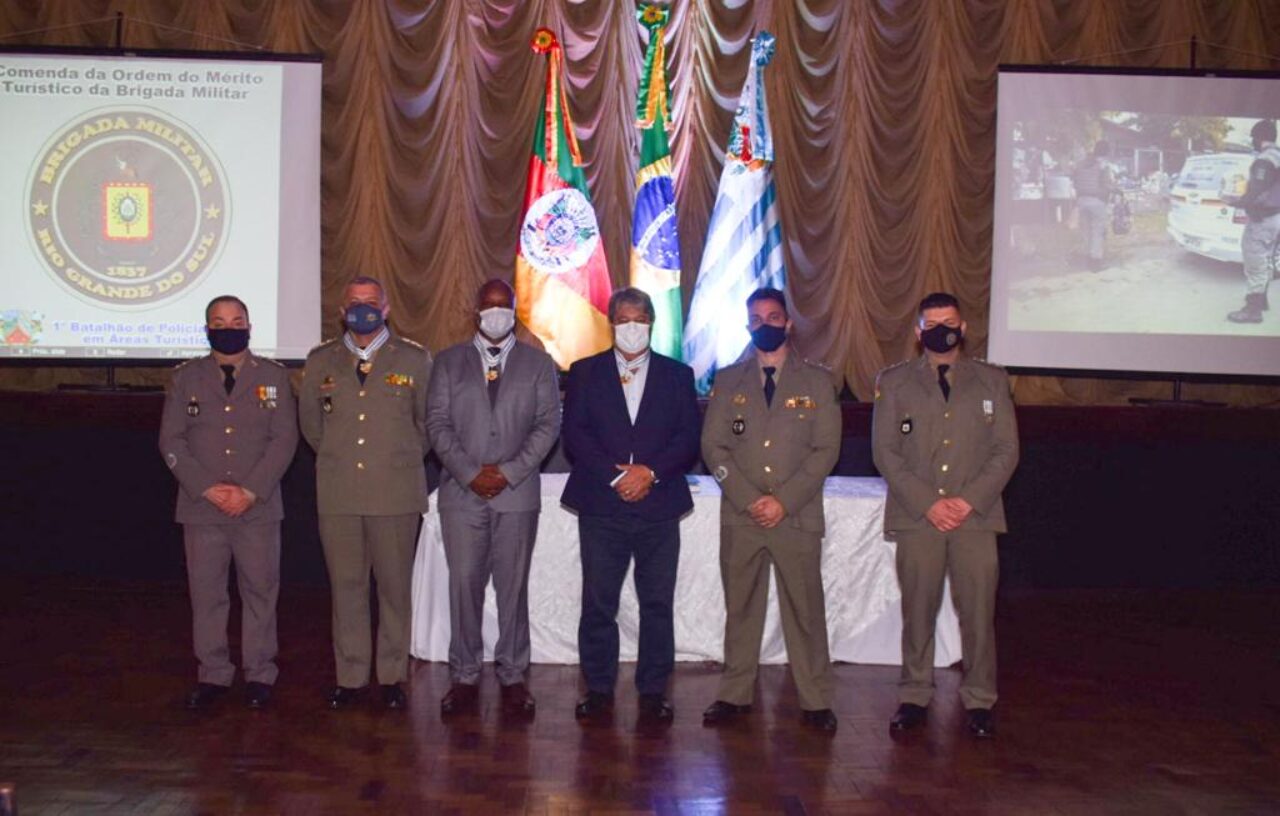 Batalhão Turístico realiza solenidade alusiva ao 17º aniversário de criação e entrega comendas