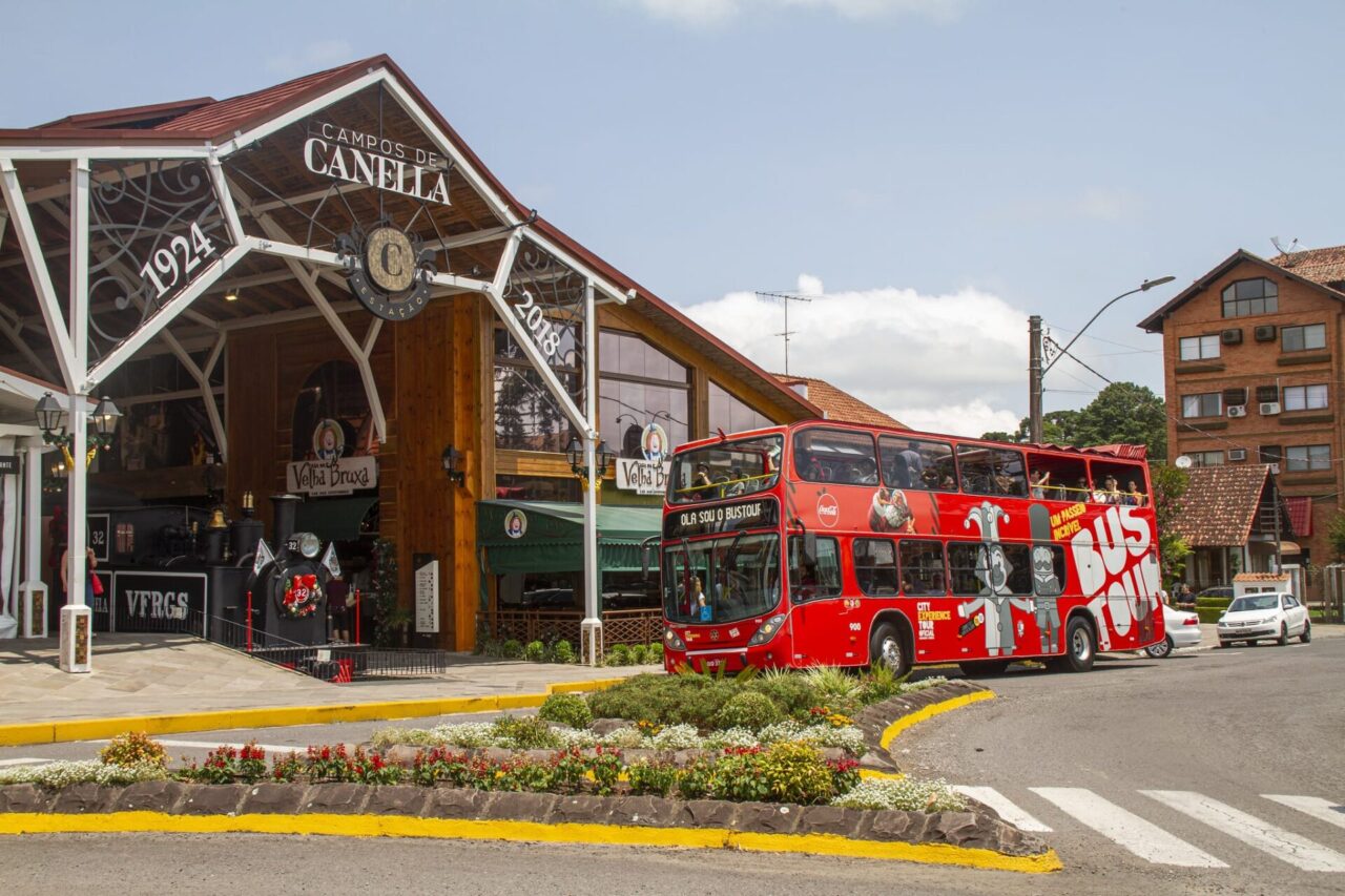 Bustour realiza ação para promover o Dia do Rock e turismo responsável