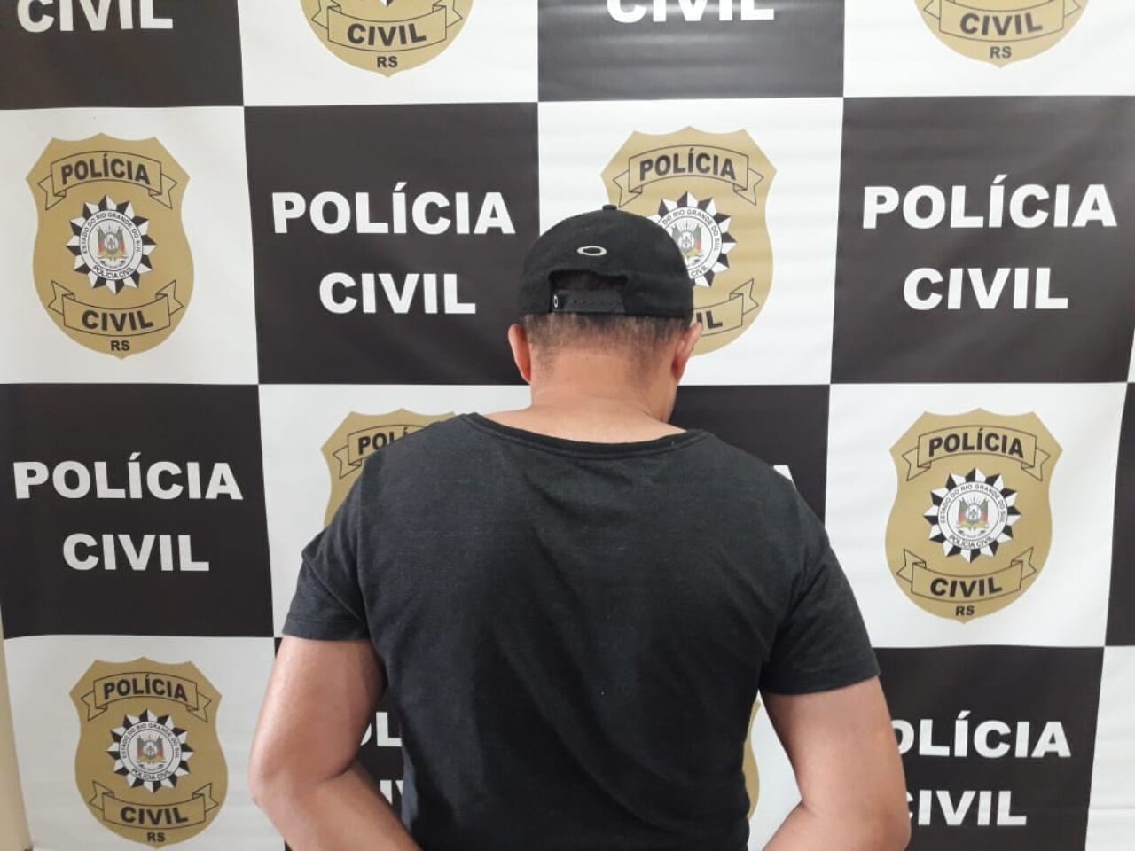 CANELA - POLÍCIA CIVIL PRENDE DOIS HOMENS POR ROUBO À MÃO ARMADA