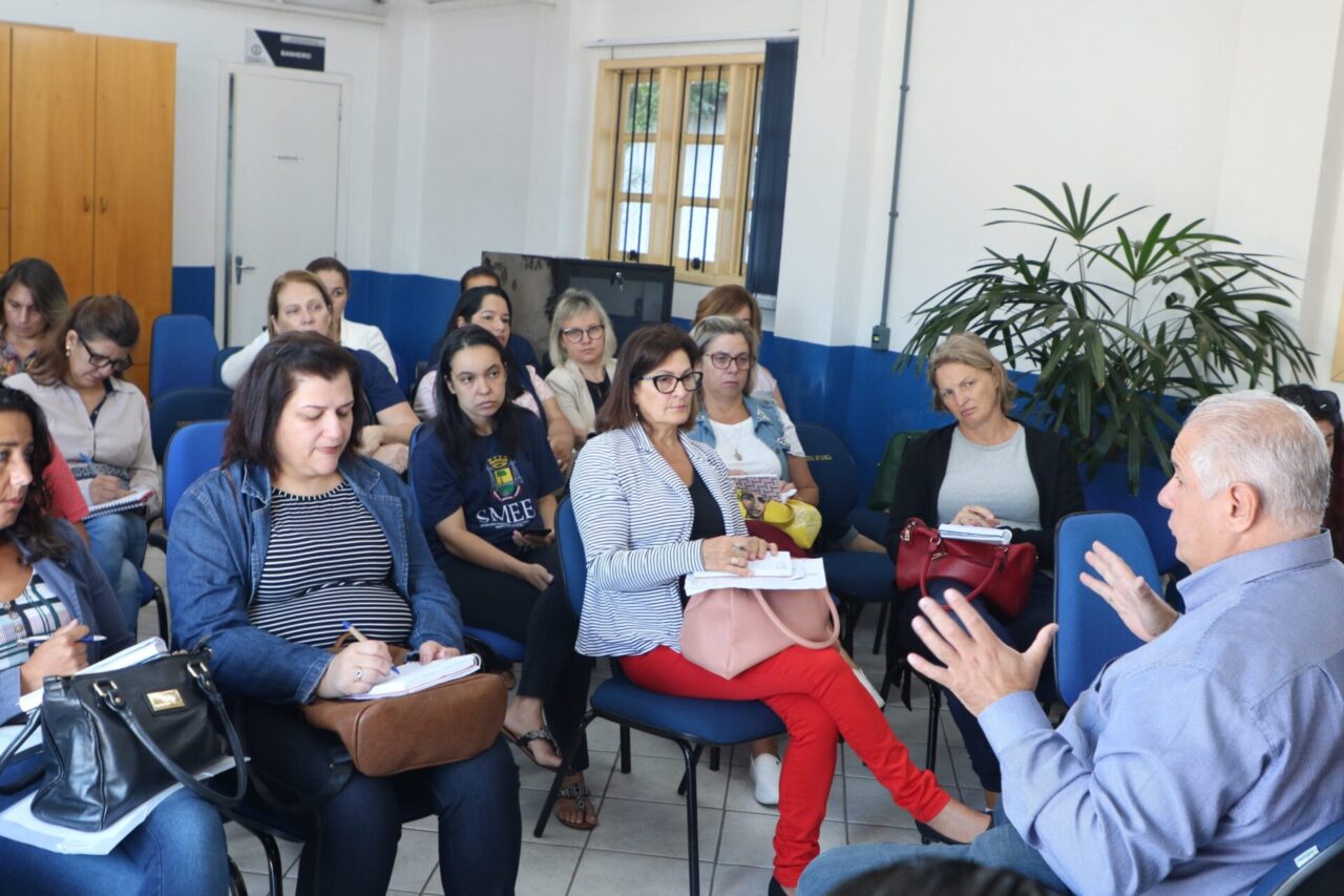 CANELA - Secretário de Educação repassa orientações sobre a paralisação nas escolas