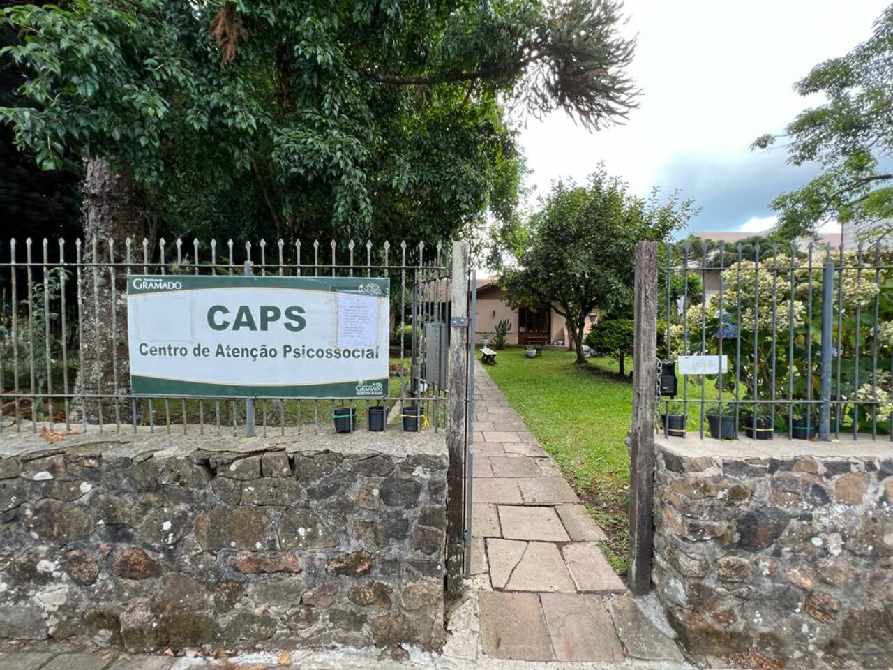 CAPS