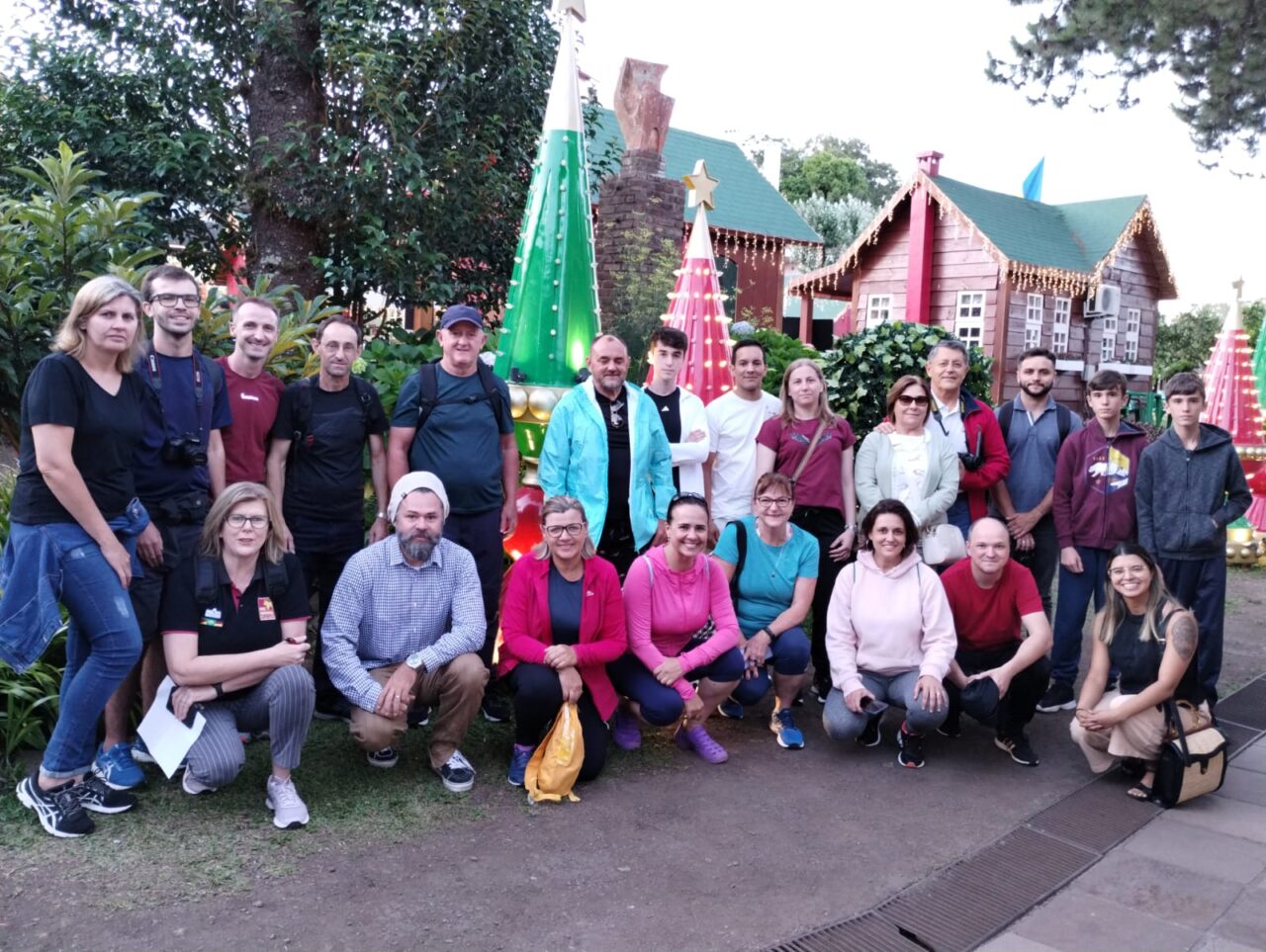 Foto: Grupo se reuniu na Praça das Etnias para iniciar o percurso.
