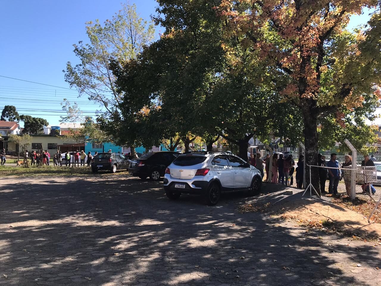 Fila em frente a Delegacia na tarde desta quinta (30)