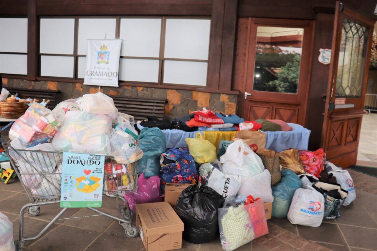 Campanha do Agasalho encerra com 10 mil peças de roupas doadas em Gramado