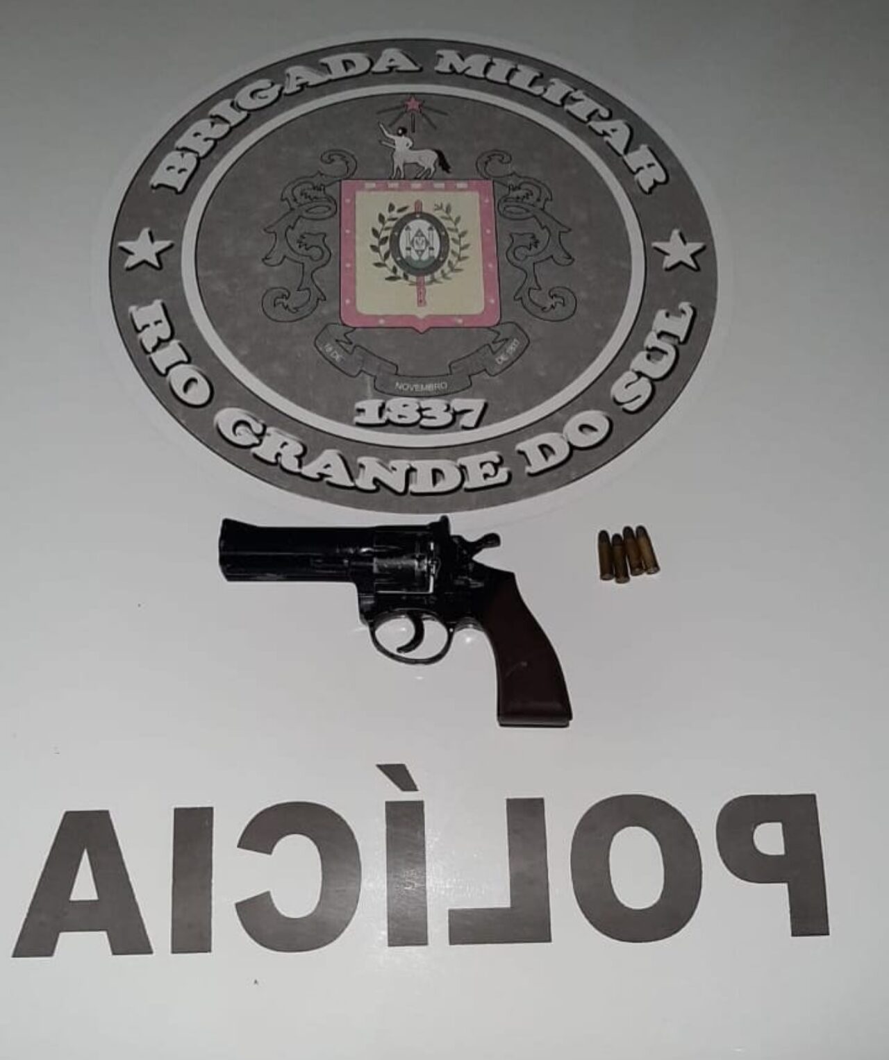 Canela - Adolescente de 17 anos é apreendido por porte ilegal de arma de fogo e tráfico de drogas